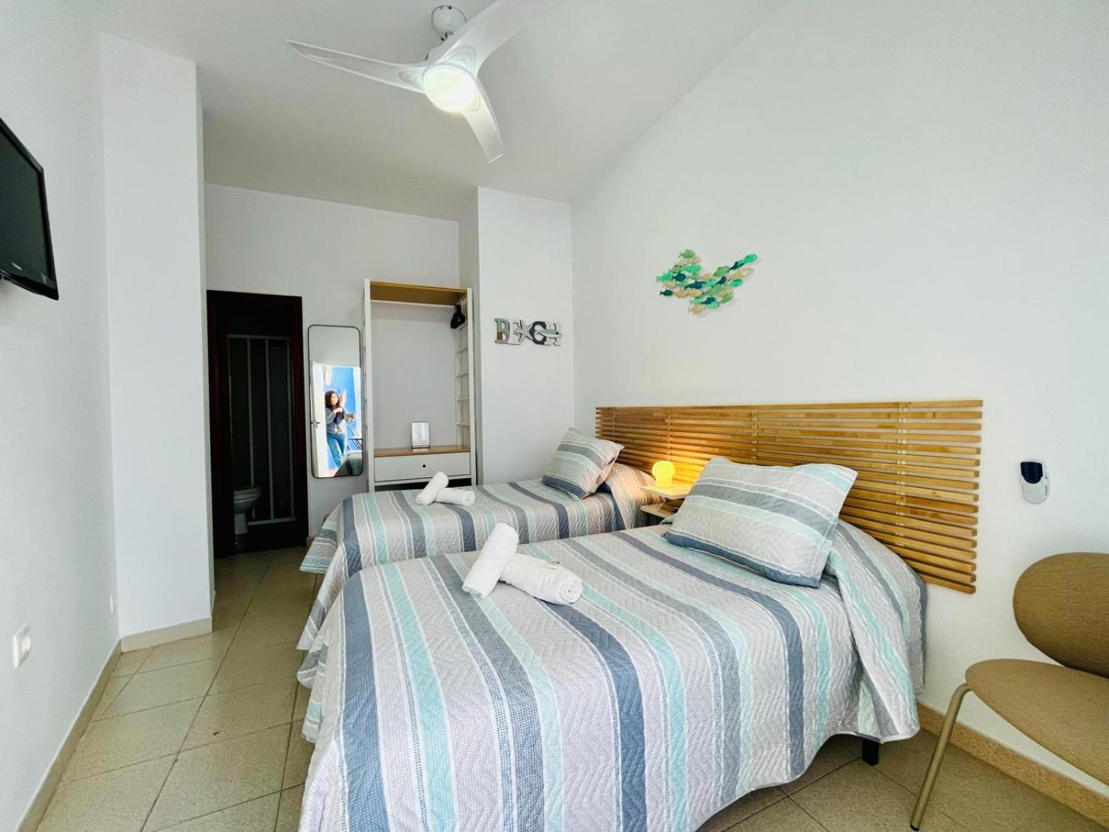 Hostal El Faro Chipiona Exterior foto