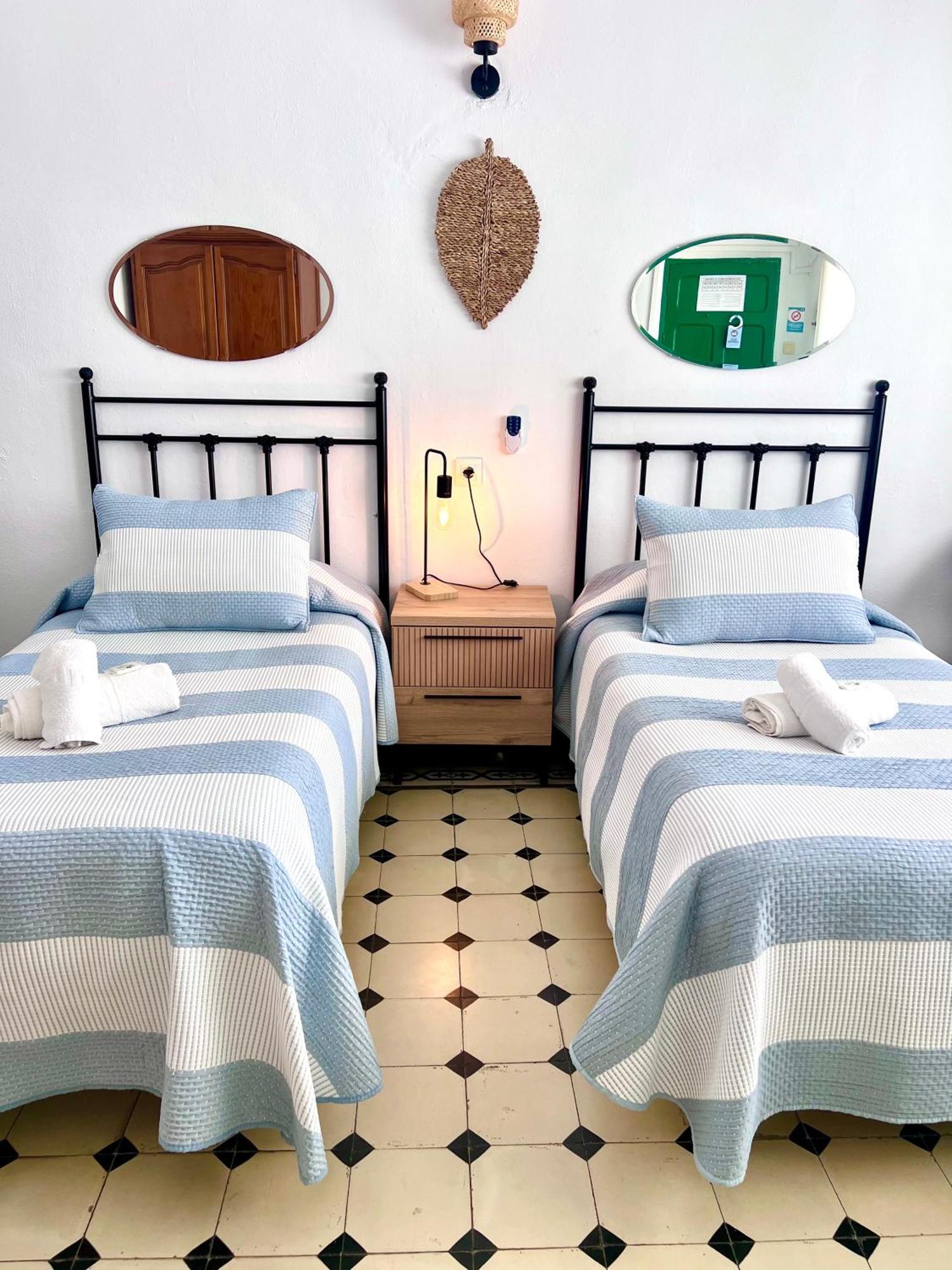 Hostal El Faro Chipiona Exterior foto